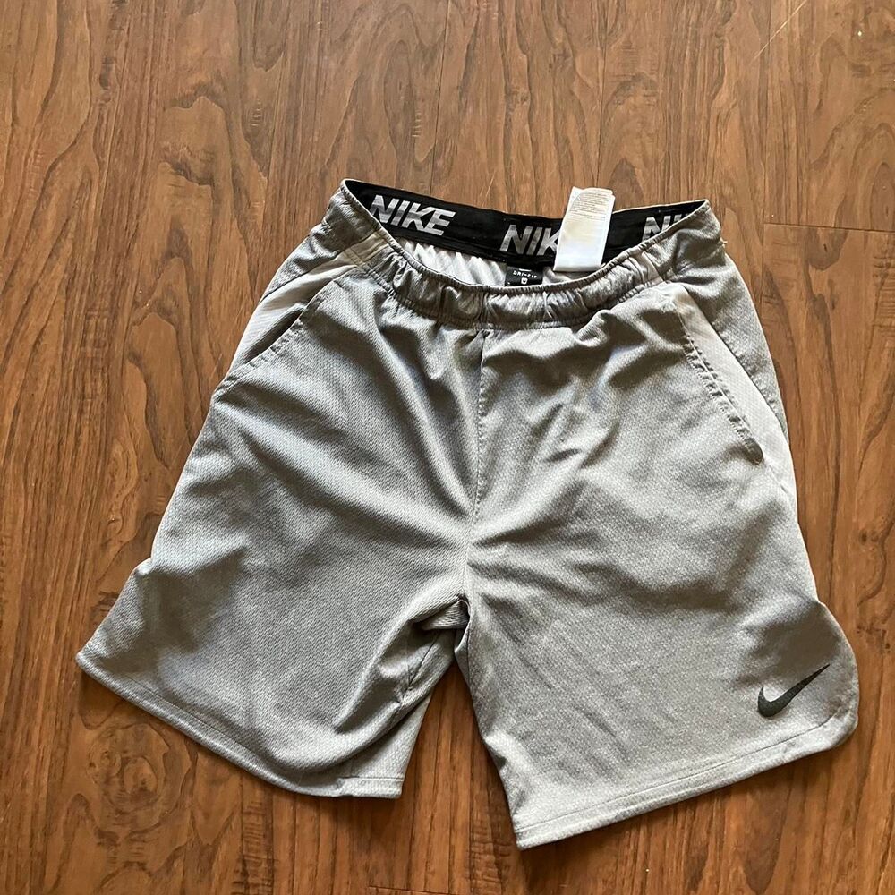 Nike Men's Grey Shorts
